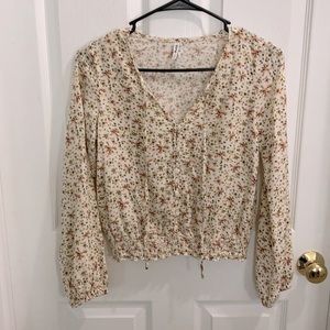 Cropped floral blouse🤍